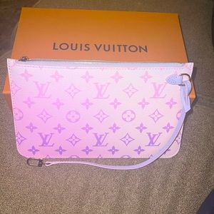 Louis Vuitton Pouchette 🩷💜🩵